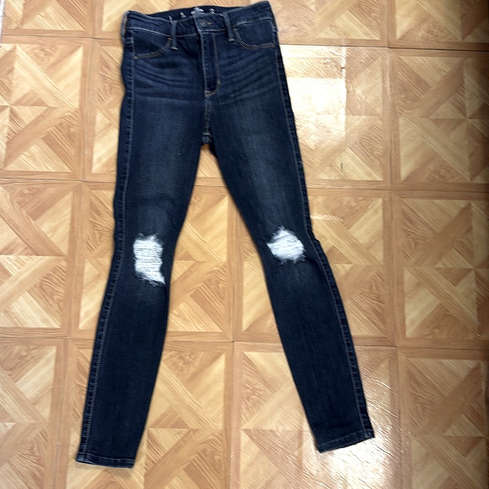These are Unworn ripped Hollister high rise Jean leggings they are W 25/L 26.